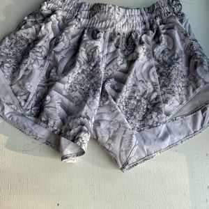 Lululemon Hotty Hot shorts 4”